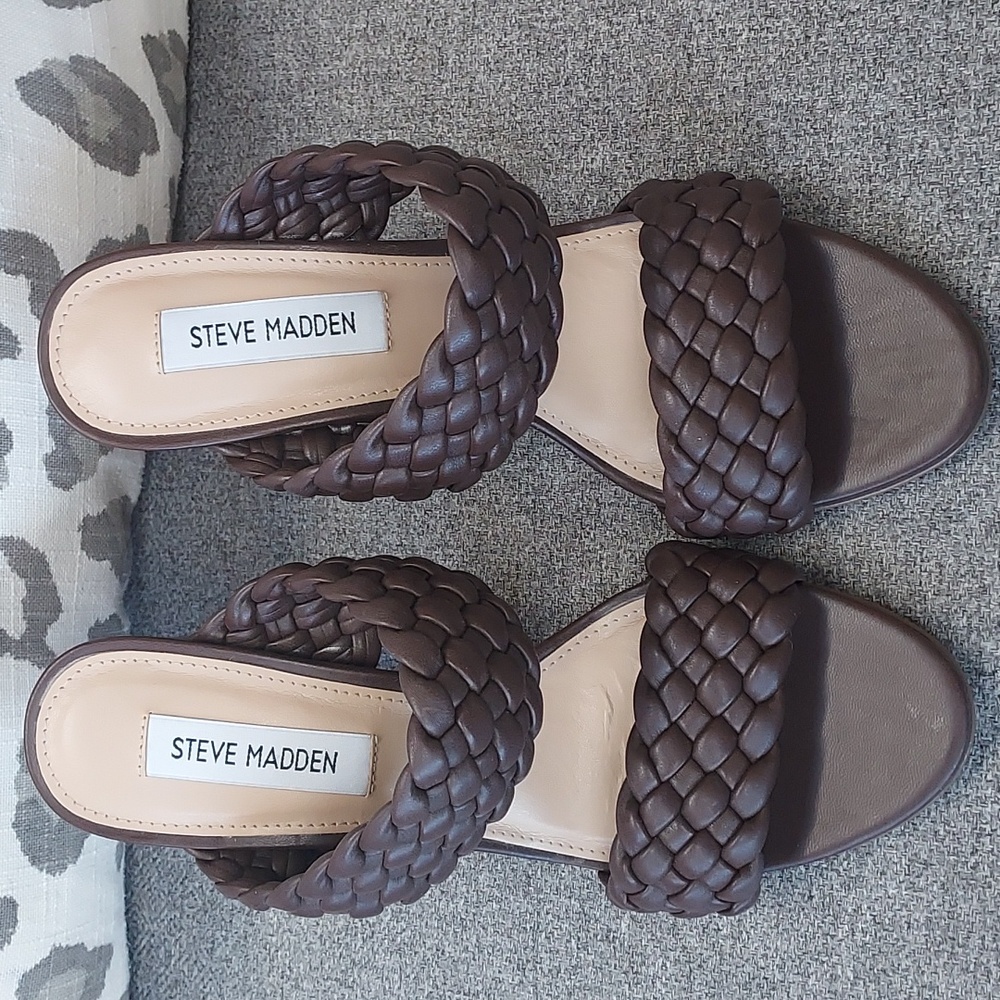 NWOT Women's Sandals - Picture 3 of 7